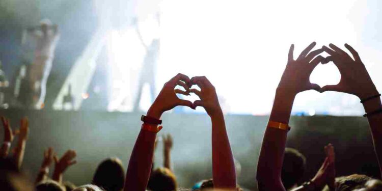 Campania estate 2026: La Grande stagione tra big della musica, Festival d’Autore e Sapori Sotto le Stelle
