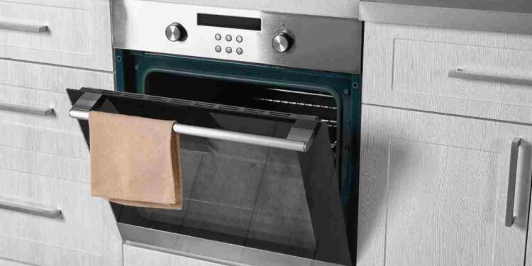 Forno rotto? Come diagnosticare e riparare i guasti più comuni (in sicurezza)