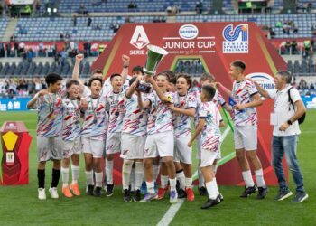 La Parrocchia San Giuseppe Lavoratore alza la coppa della Philadelphia Junior Cup | Keep Racism Out
