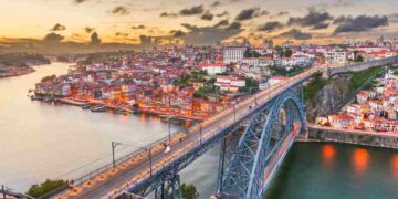 Portogallo low-cost e high-vibe: Guida alla terra dell’oceano, del fado e del buon cibo