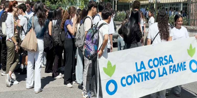 ISCHIA, STUDENTI IN CORSA CONTRO LA FAME E LA POVERTA’ NEL MONDO E CONTRO LO SPRECO ALIMENTARE