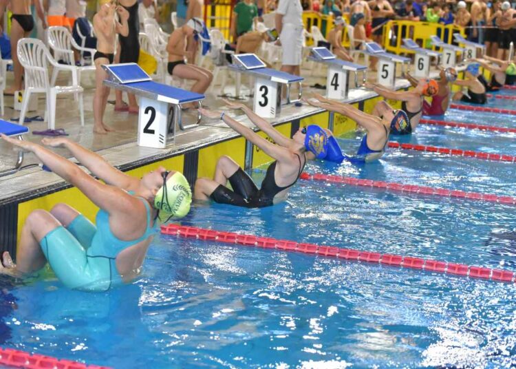La piscina friulana del Bella Italia Village ospita il Campionato Nazionale CSI di Nuoto     In palio 300 ori. Lo stile scende in acqua