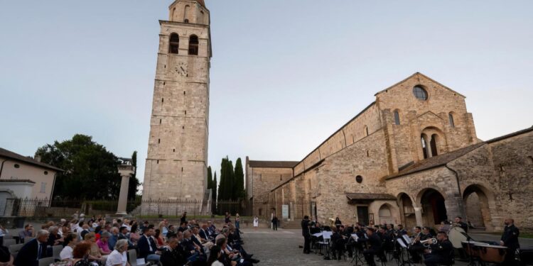 La “Bibbia di Aquileia” diventa ambasciatrice dell’Italia e del Friuli con la nuova copia facsimilare realizzata dallo Scriptorium Foroiuliense