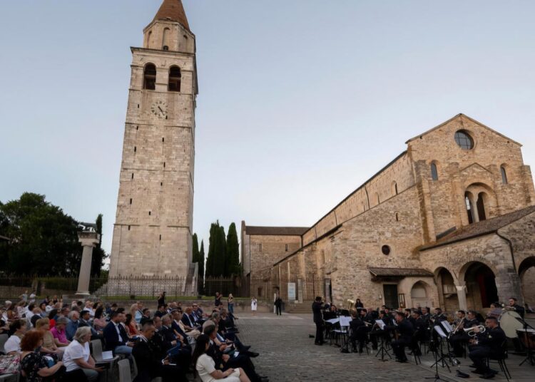 La “Bibbia di Aquileia” diventa ambasciatrice dell’Italia e del Friuli con la nuova copia facsimilare realizzata dallo Scriptorium Foroiuliense