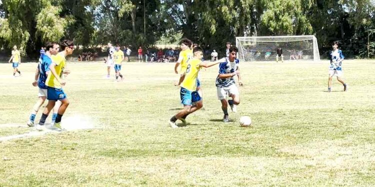 TRIONFO DELL’UNDER 16 DEL FORIO UNITED IN CALABRIA: VINTO IL PRESTIGIOSO TORNEO DI SIBARI