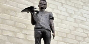 La statua dedicata a Davide Lo Surdo trova una nuova e più prestigiosa collocazione in Danimarca