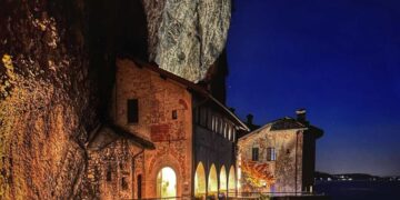 Visita guidata e concerto per violino e violoncello all’Eremo di Santa Caterina del Sasso il 13 agosto con Ulisse e Maria Mafalda Mazzon
