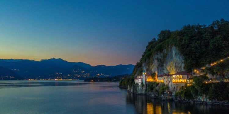 Bach e visita all’Eremo di Santa Caterina del Sasso con Sergey Malov e un raro violoncello da spalla il 21 e 22 agosto