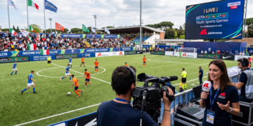 UEFA Foundation Legends Match: a Spalato le stelle dello sport scendono in campo per il futuro dei giovani in diretta su reviewonline.it