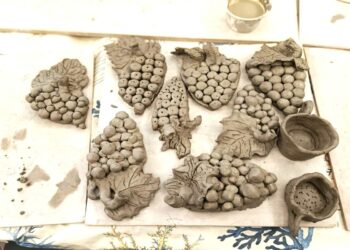 FORIO, BAMBINI A SCUOLA DI CERAMICA NEL SOLCO DELL’ANTICA TRADIZIONE AVVIATA DAI GRECI A ISCHIA