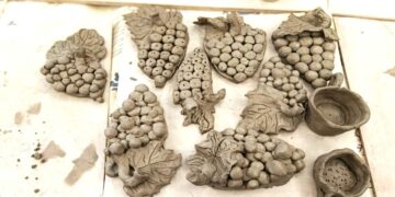 FORIO, BAMBINI A SCUOLA DI CERAMICA NEL SOLCO DELL’ANTICA TRADIZIONE AVVIATA DAI GRECI A ISCHIA