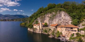 Navetta gratuita culturale a settembre dall’Eremo di Santa Caterina del Sasso a Leggiuno fino ad ispra e ritorno