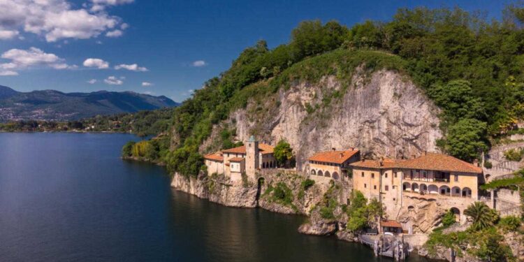 Navetta gratuita culturale a settembre dall’Eremo di Santa Caterina del Sasso a Leggiuno fino ad ispra e ritorno