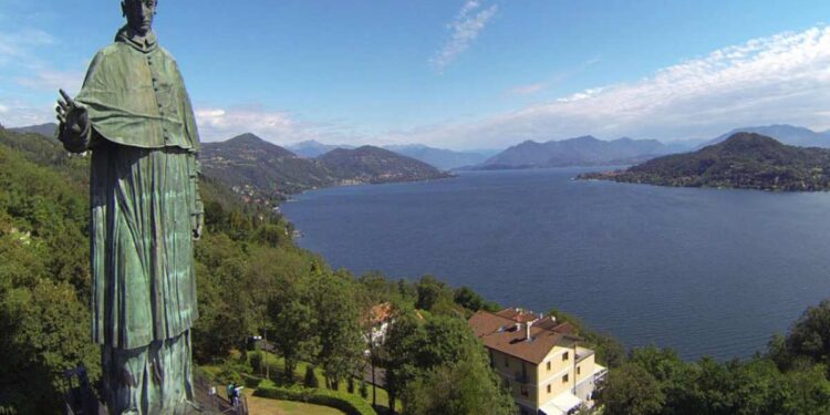 ARONA, STATUA SAN CARLO: DEGUSTAZIONE E VISITA GUIDATA PER ACCOGLIERE L’AUTUNNO