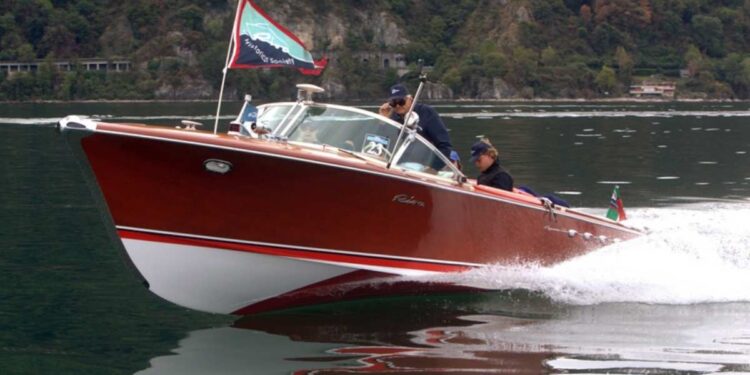 Motoscafi storici, sul Lago Maggiore vittoria dei Super Florida tedeschi al Trofeo Carlo Riva ASI 60 alla Marina di Lisanza