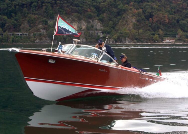 Motoscafi storici, sul Lago Maggiore vittoria dei Super Florida tedeschi al Trofeo Carlo Riva ASI 60 alla Marina di Lisanza