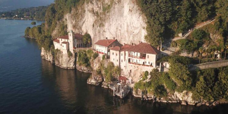 Vivere l’Eremo di Santa Caterina del Sasso con lentezza: i mercoledì d’autunno nuova iniziativa con pranzo e visita guidata
