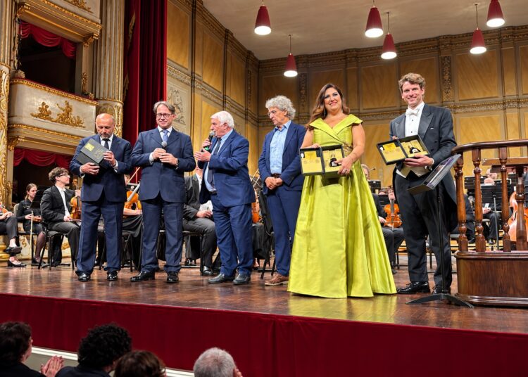 LE TERRE DEL BALSAMICO PREMIANO IL SOPRANO ANNA PIROZZI, IL DIRETTORE DAVIDE MASSIGLIA E FRANCO IORIO AL TEATRO PAVAROTTI-FRENI