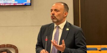 Stadio, Petitto: il silenzio di Fico in Aula parla più di mille promesse, nessuna copertura economica per l’impianto