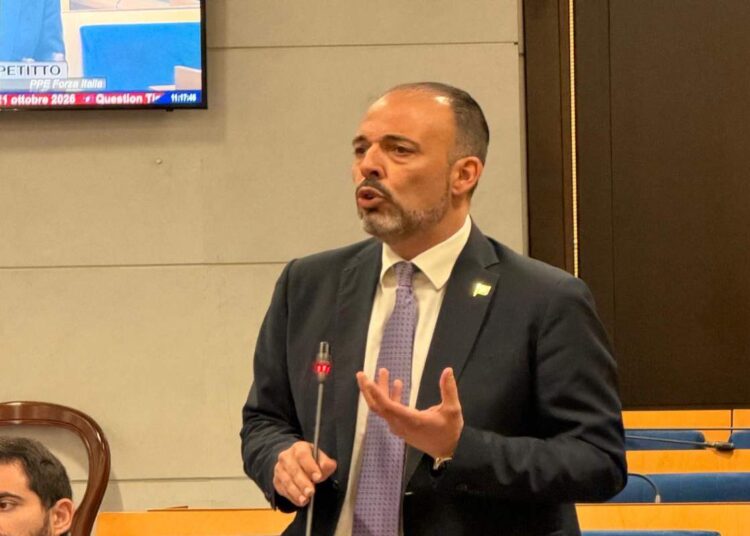 Stadio, Petitto: il silenzio di Fico in Aula parla più di mille promesse, nessuna copertura economica per l’impianto