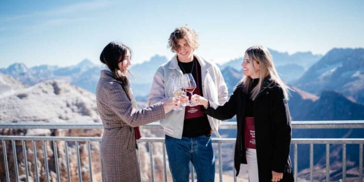 Top Wine 2950: brindisi d’eccellenza sulla Terrazza delle Dolomiti